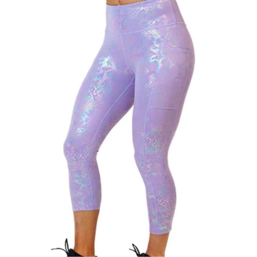 CVG Glisten Here Purple Iridescent Capri Crossfit Leggings sz M
